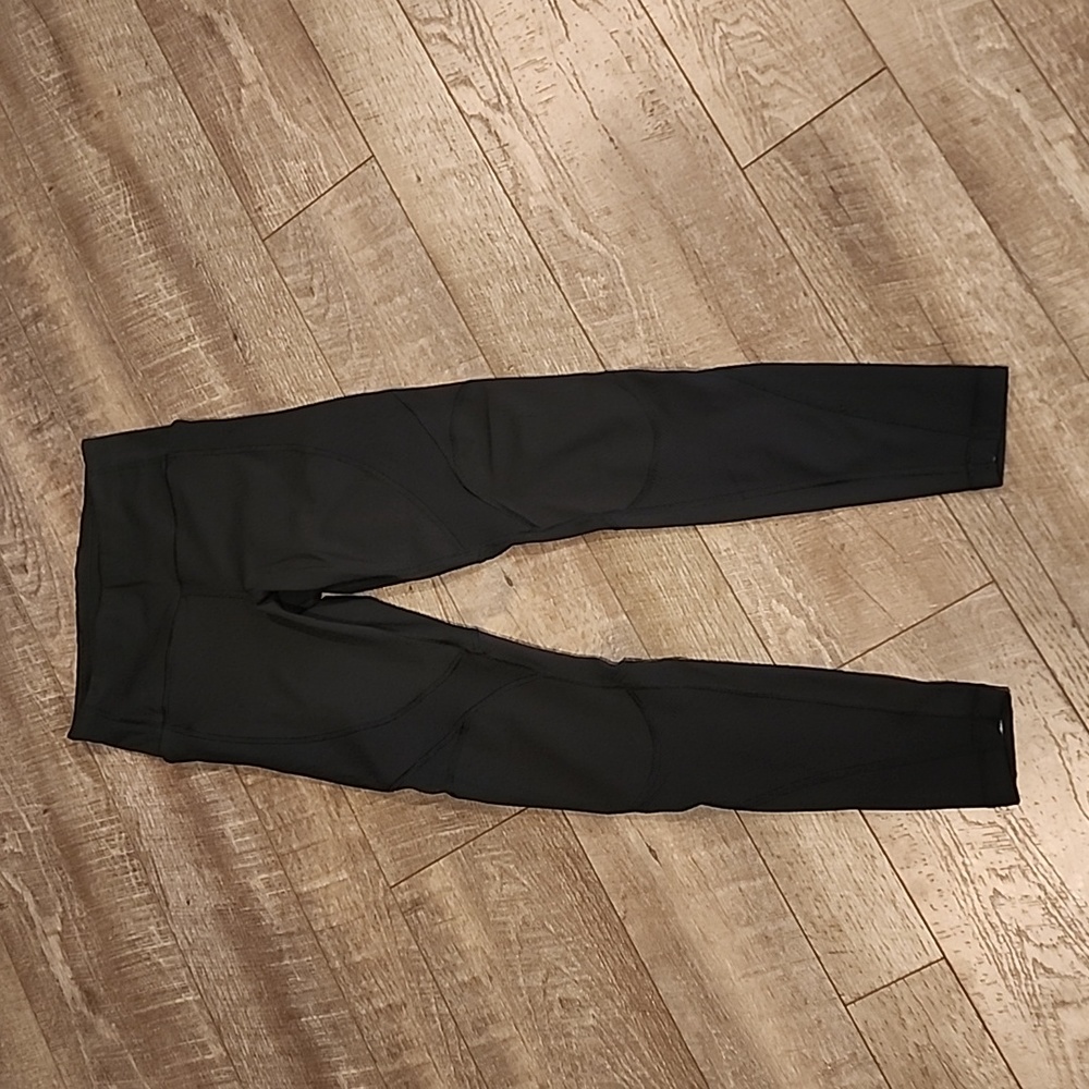 EUC lululemon On Repeat 28" Tight size 6 Black